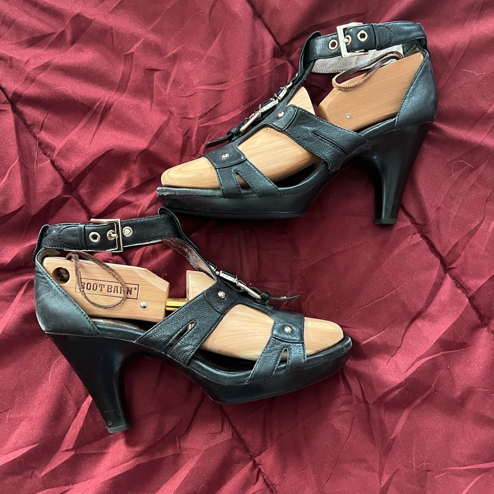 Sofft Womens Strappy Heels. Black 11